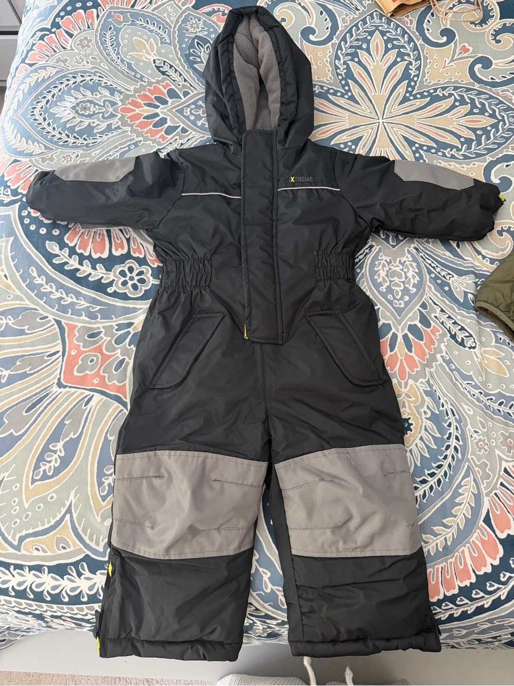 Xersion Kids Black and Gray Hooded Insulated Snow Bunting